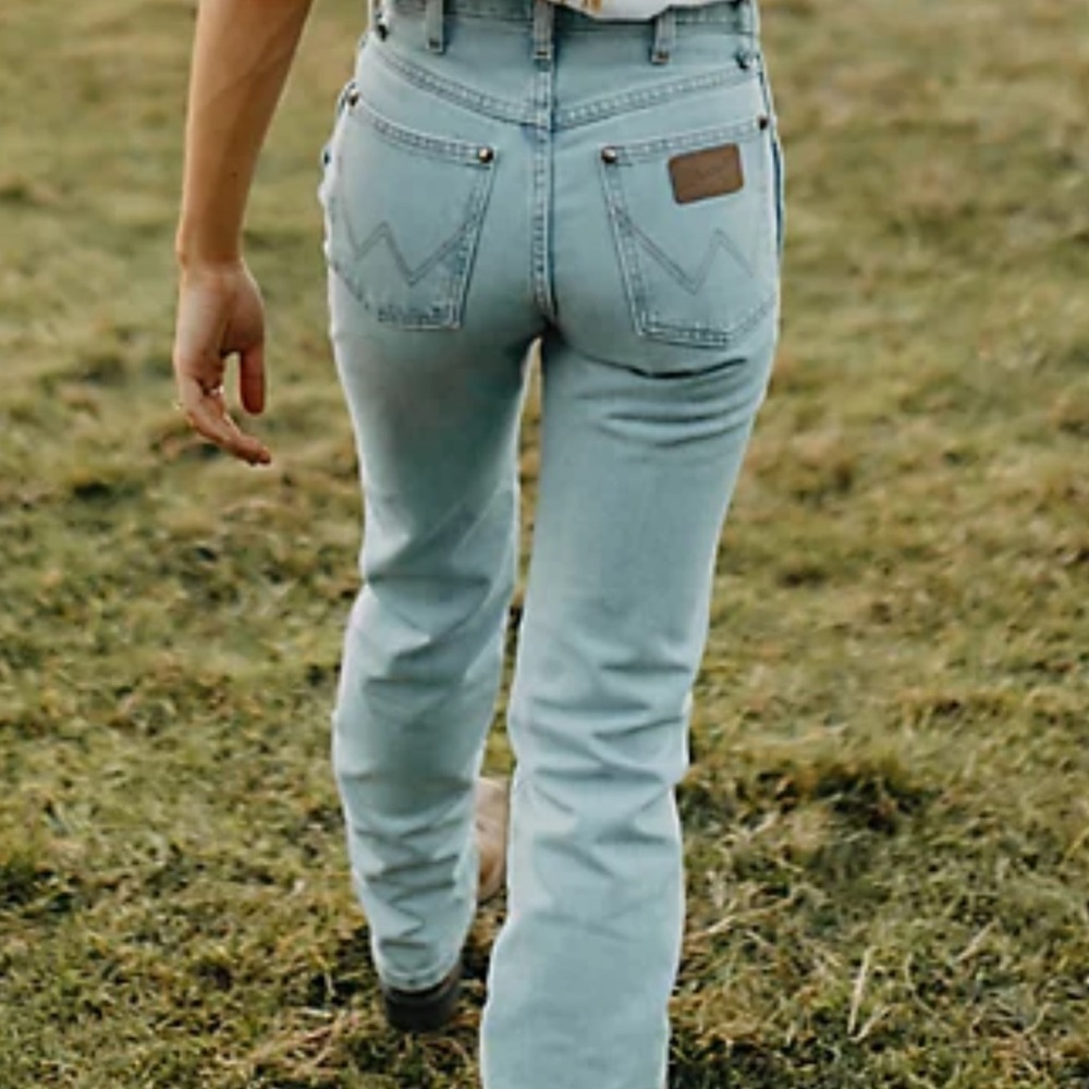 Women’s Wrangler jeans size 32 (14)